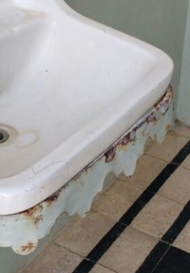 Los ba�os no alcanzan para los chicos.