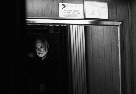 Detalle de la foto de Yaco en el ascensor, por Leo Mirvois. MirÃ¡ la secuencia.