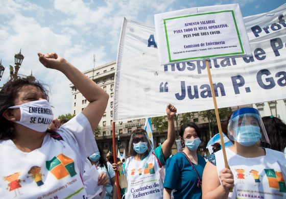 Dar la vida por 40 pesos: la situación de enfermeros y enfermeras