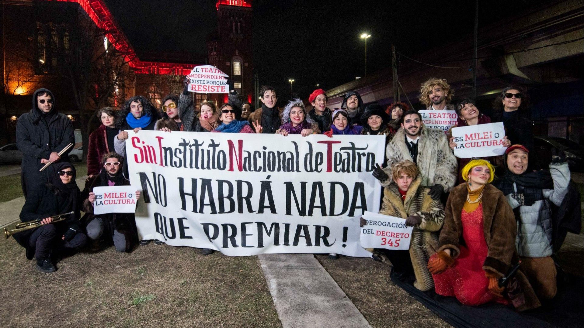 La Alfombra Negra: artistas en defensa del Instituto Nacional del Teatro