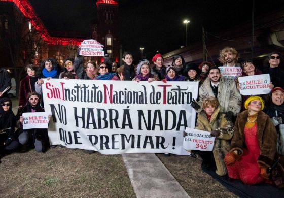 La Alfombra Negra: artistas en defensa del Instituto Nacional del Teatro